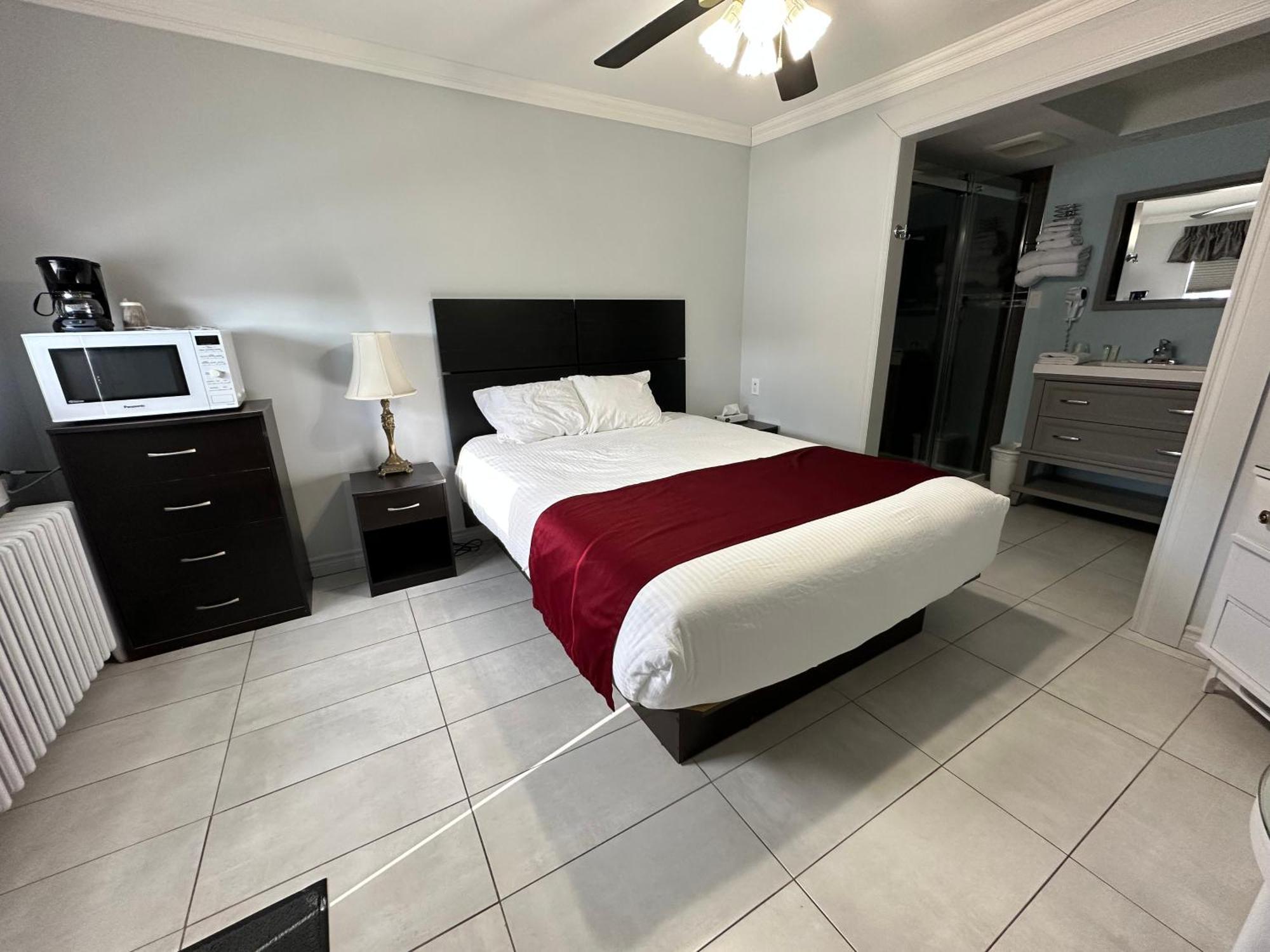 Motel Le Refuge シェルブルック エクステリア 写真