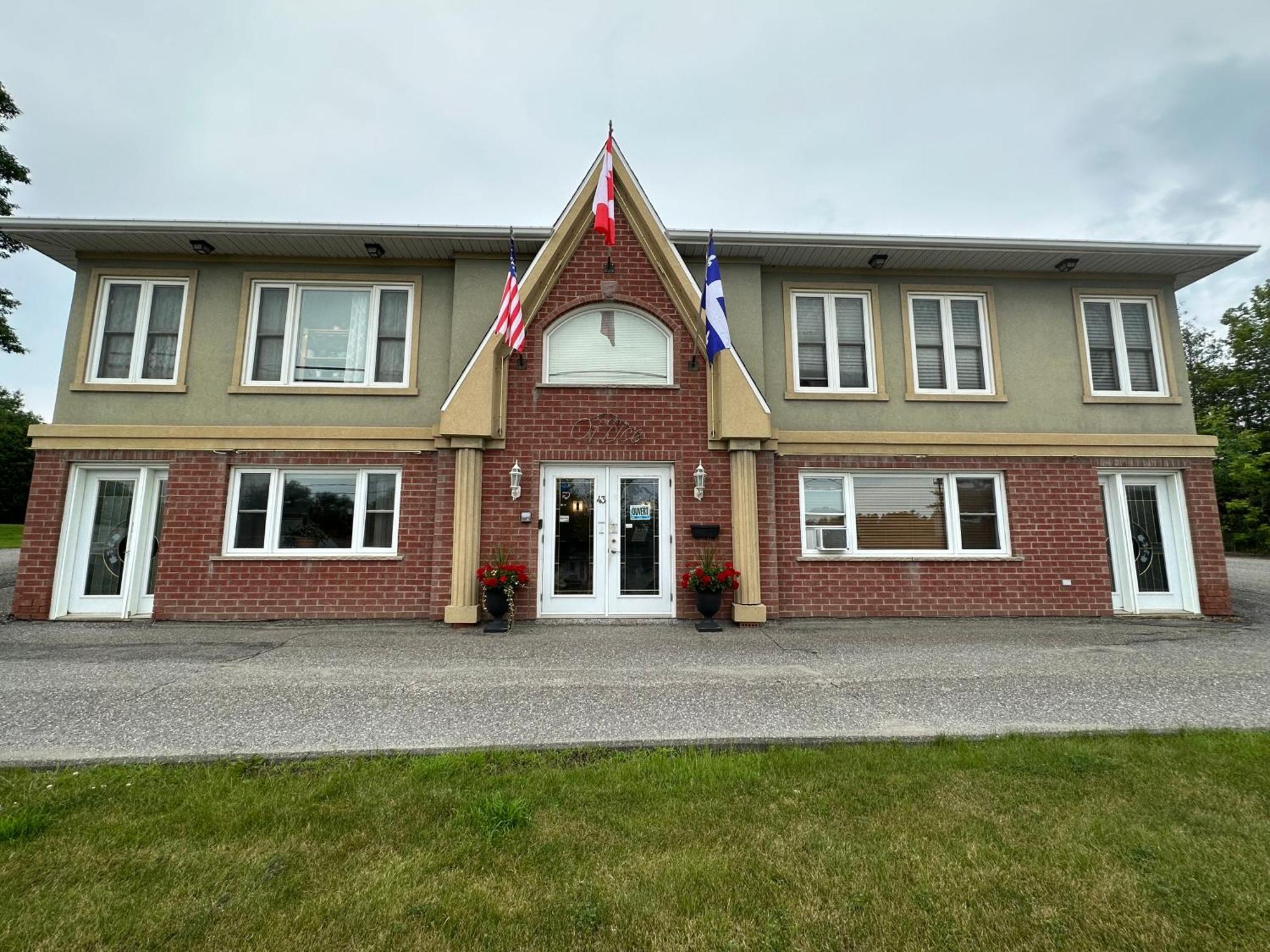 Motel Le Refuge シェルブルック エクステリア 写真